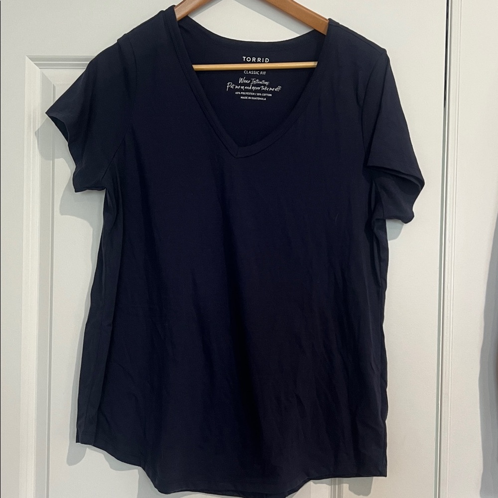 Torrid Classic Fit Navy V-Neck Tee Women’s Size 0 Short Sleeve Soft Blend